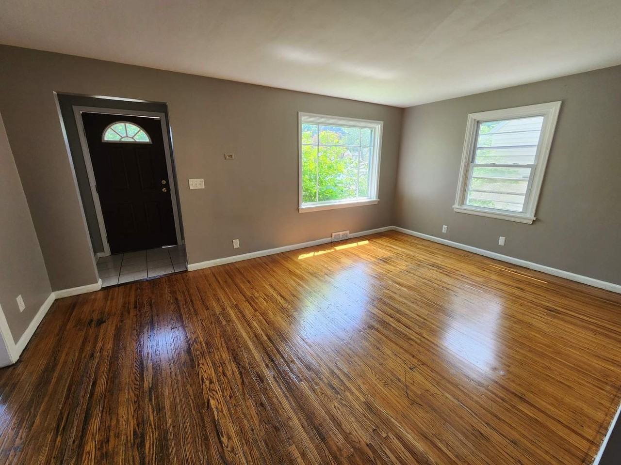 206 Traver Cir - Photo 2 of 15