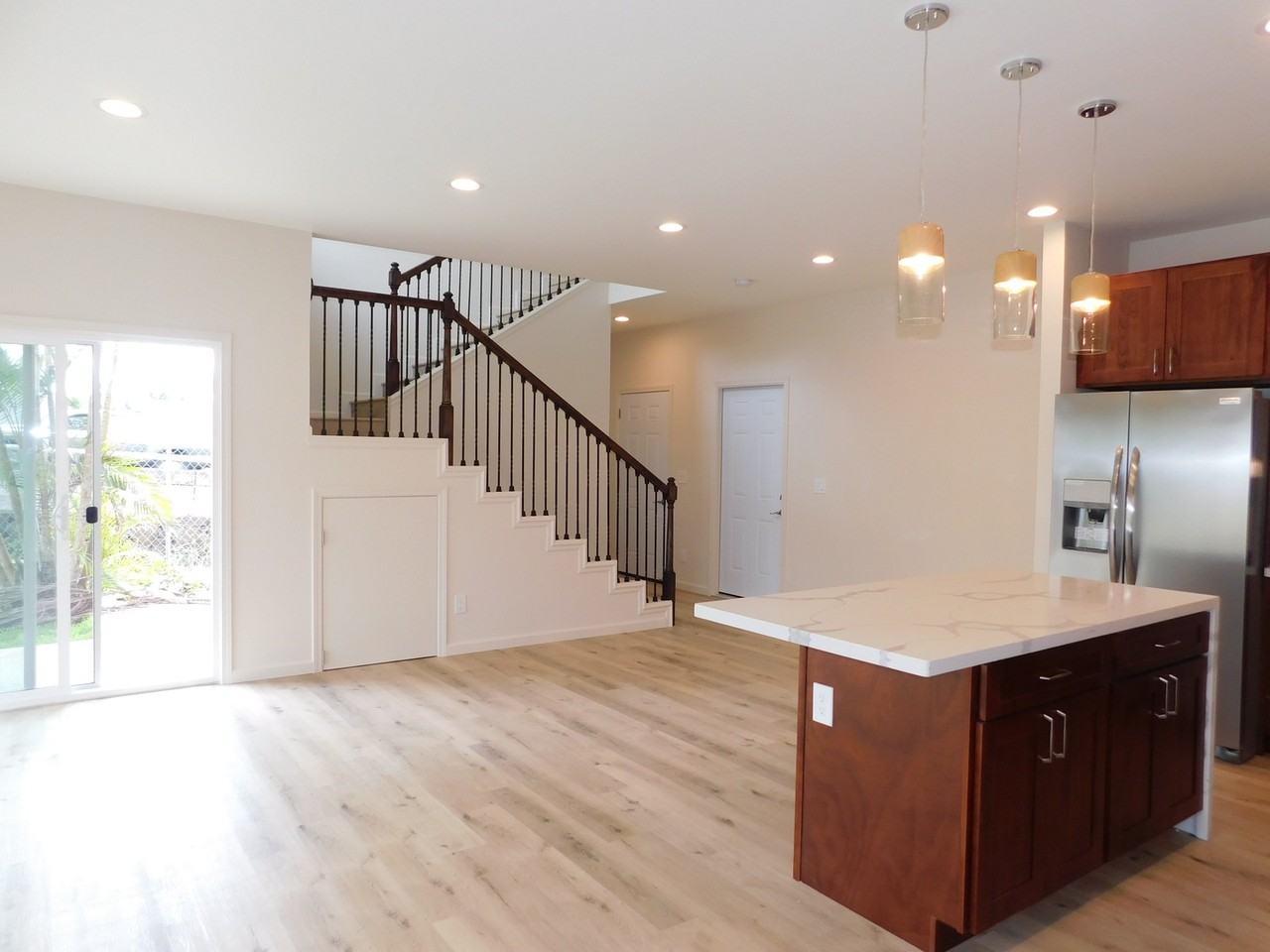 893 Kainui Dr - Photo 3 of 34