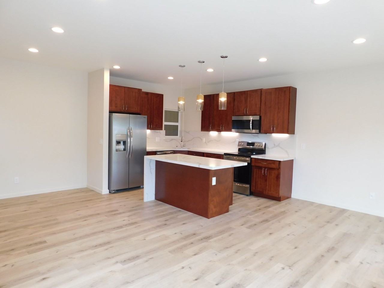 893 Kainui Dr - Photo 5 of 34