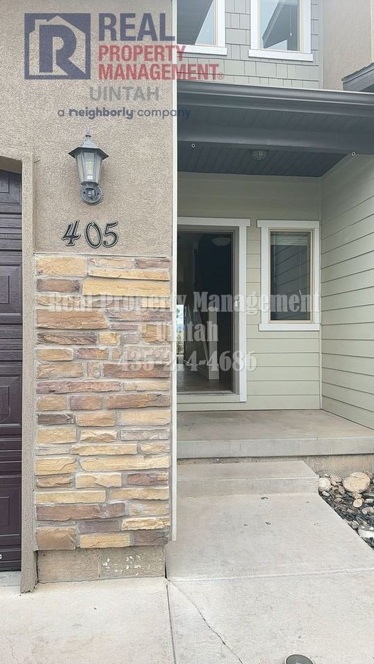 405 E Gray Fox Ln - Photo 2 of 13