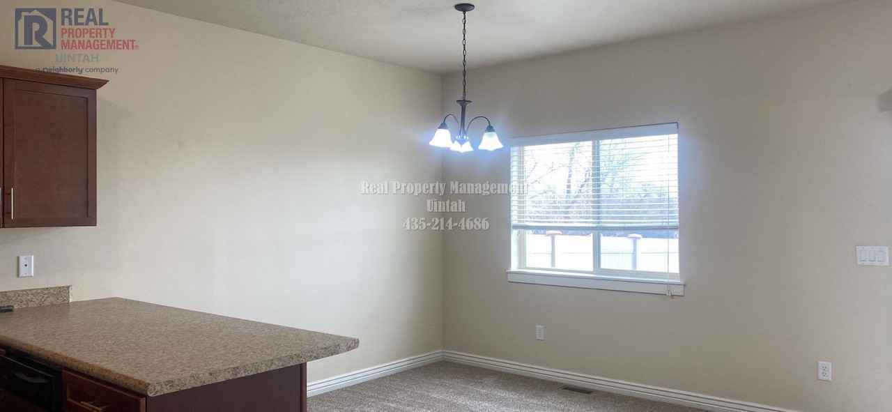 405 E Gray Fox Ln - Photo 5 of 13