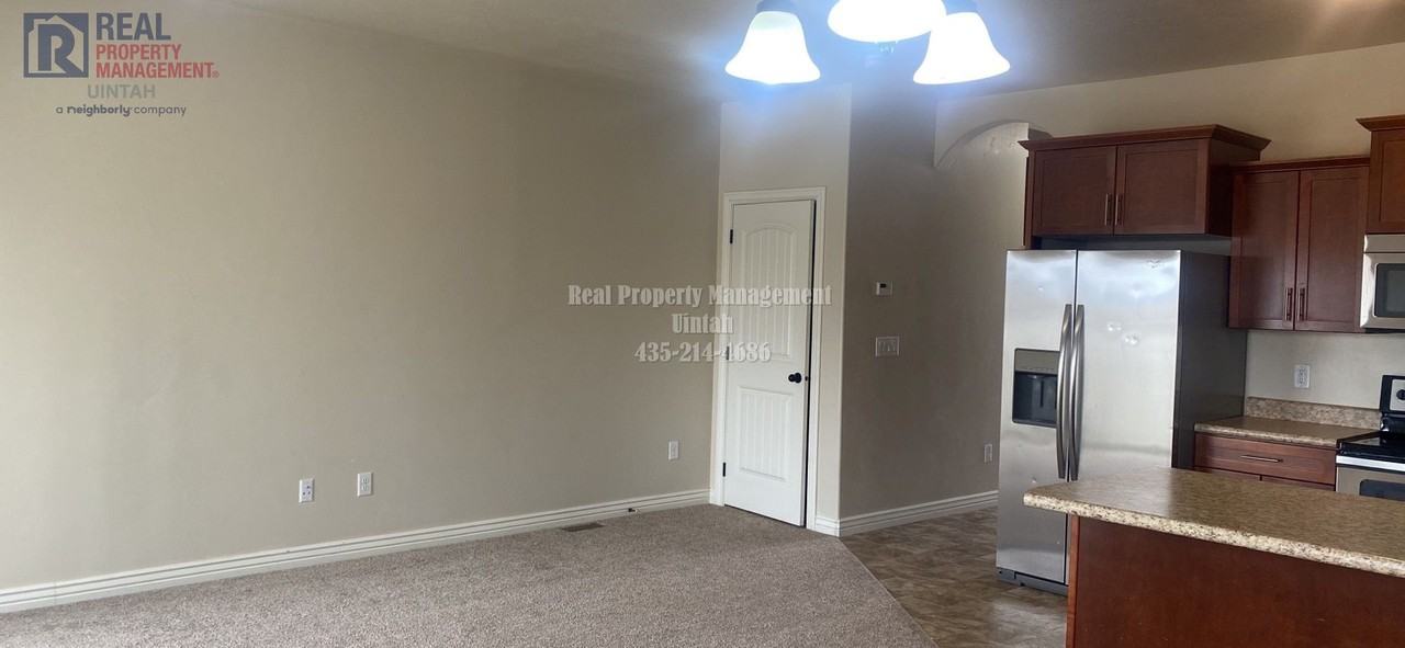 405 E Gray Fox Ln - Photo 6 of 13