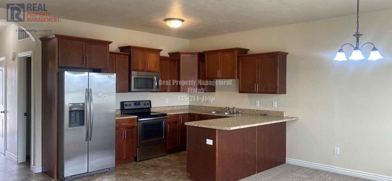 405 E Gray Fox Ln - Photo 7 of 13
