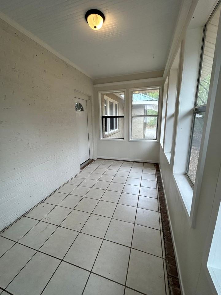 2 Locust St Ne - Photo 5 of 25