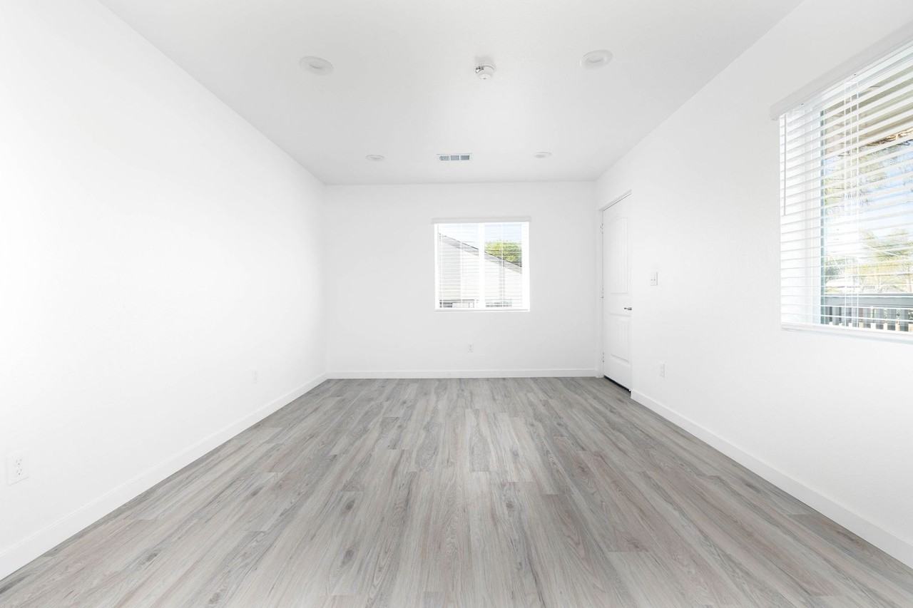 837 W 3rd Ave - Photo 6 of 12