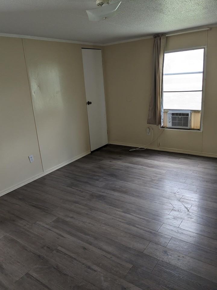 727 Gibson St - Photo 2 of 9