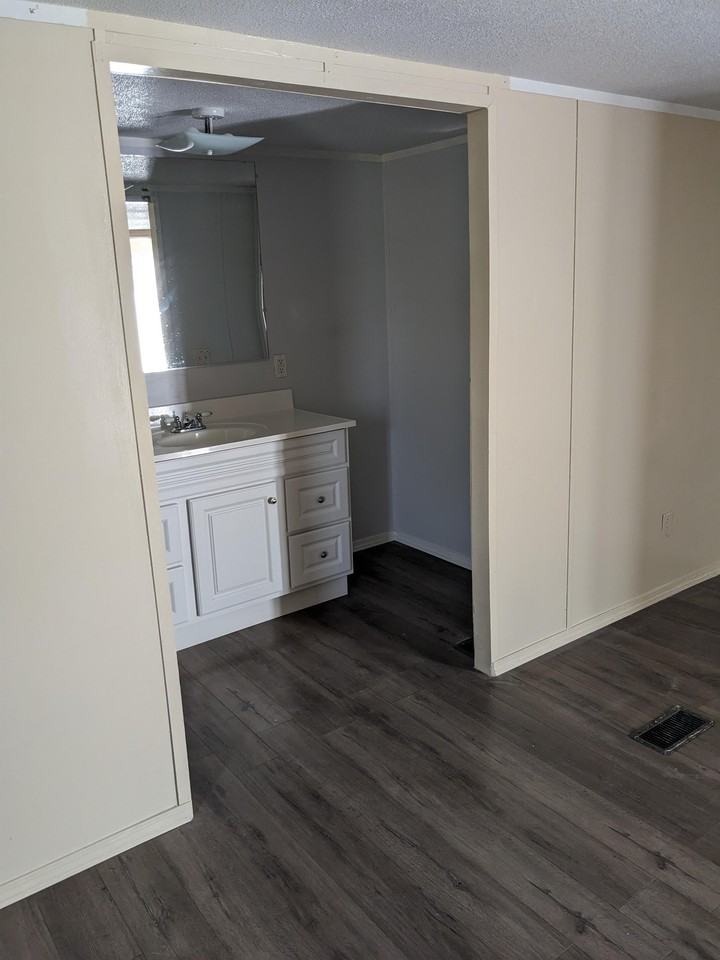 727 Gibson St - Photo 3 of 9