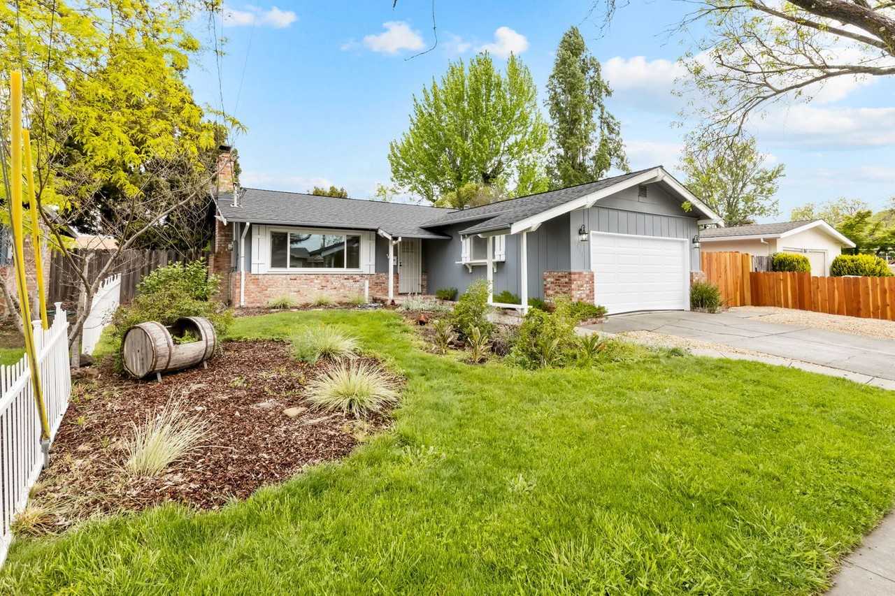 1400 El Capitan Way - Photo 2 of 48