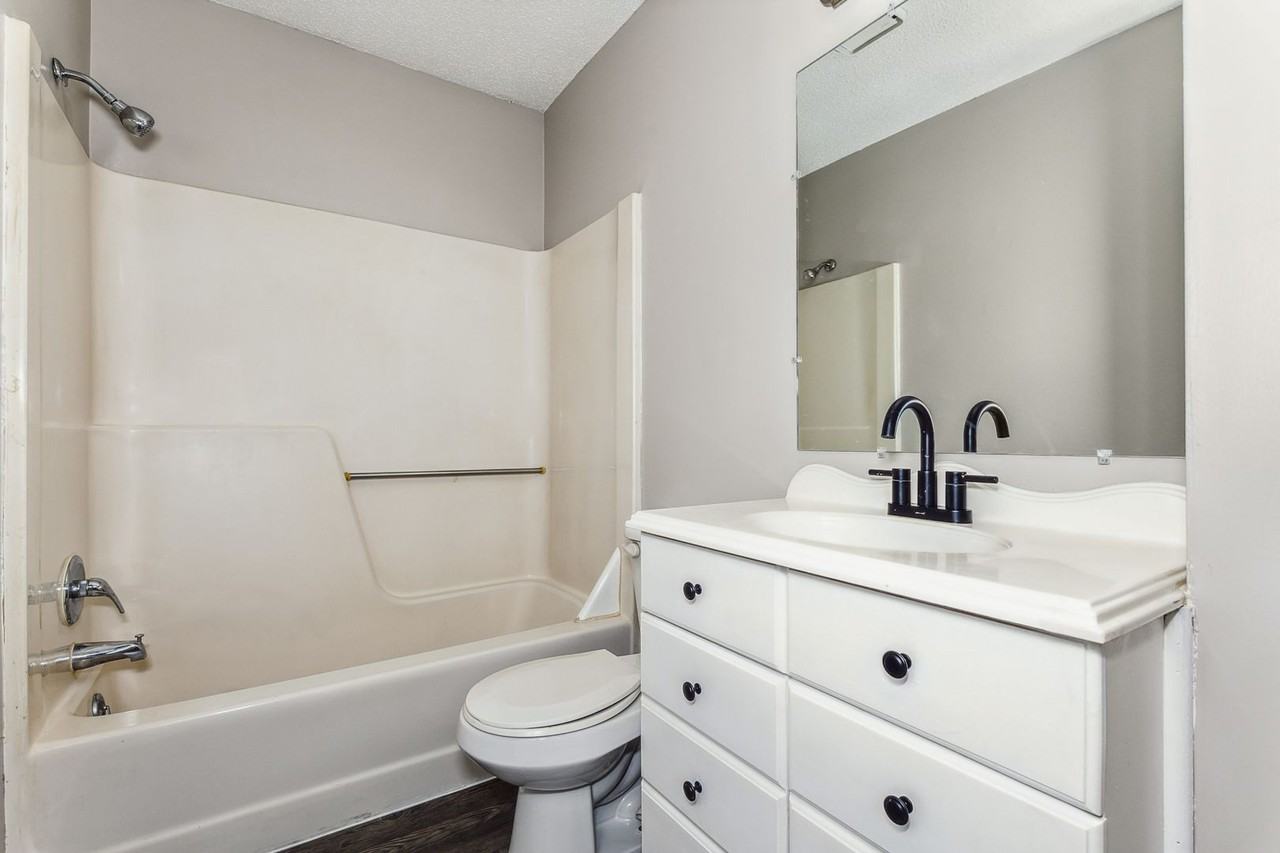 408 S Woodchuck Ln - Photo 5 of 19