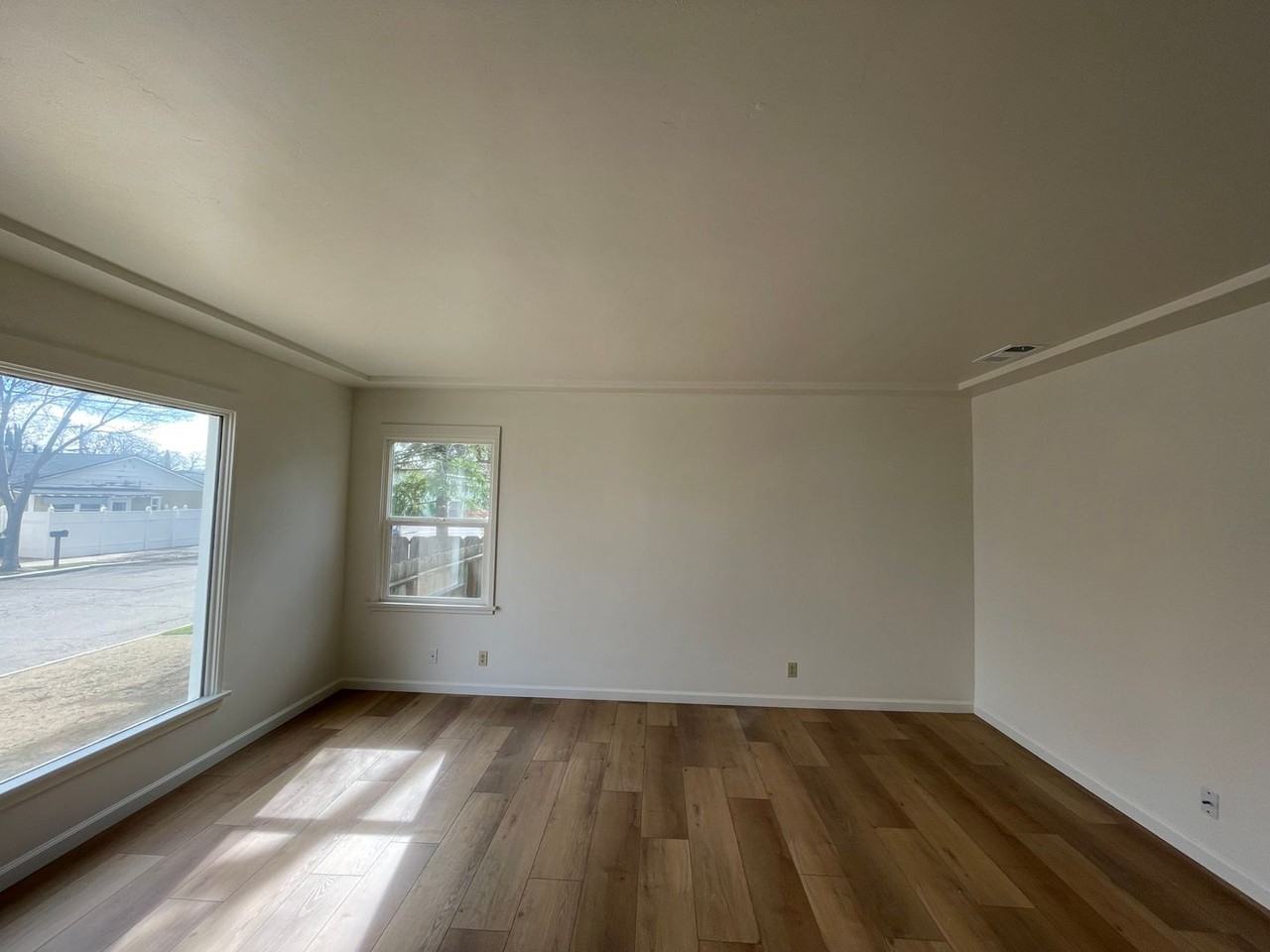 1221 Olive St - Photo 6 of 24