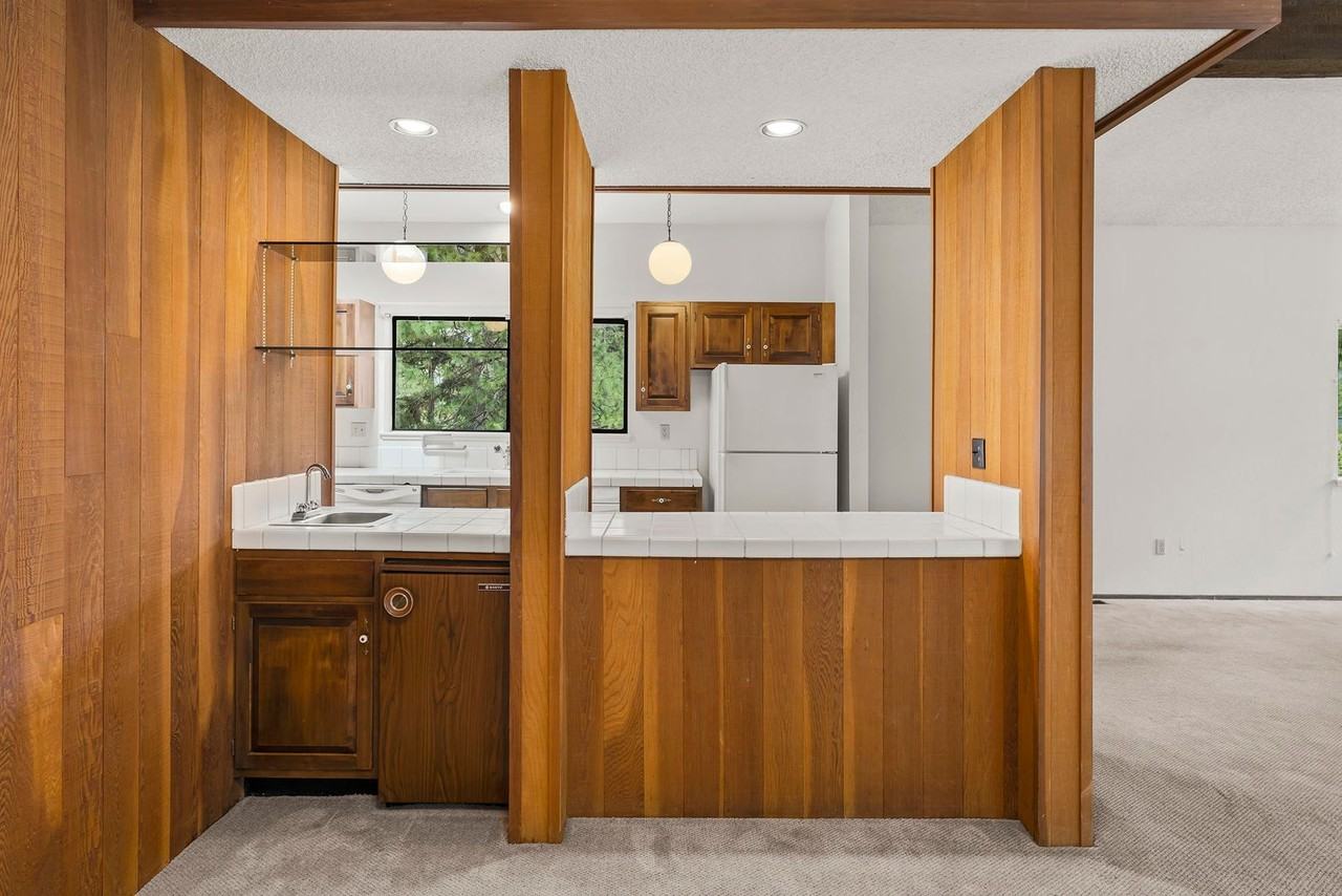 1000 Lakeshore Blvd - Photo 6 of 17