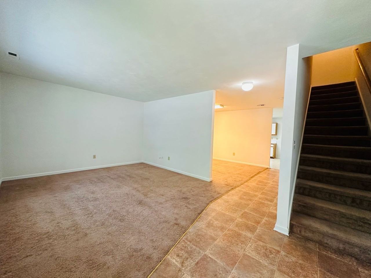 425 Janie Ln - Photo 5 of 17