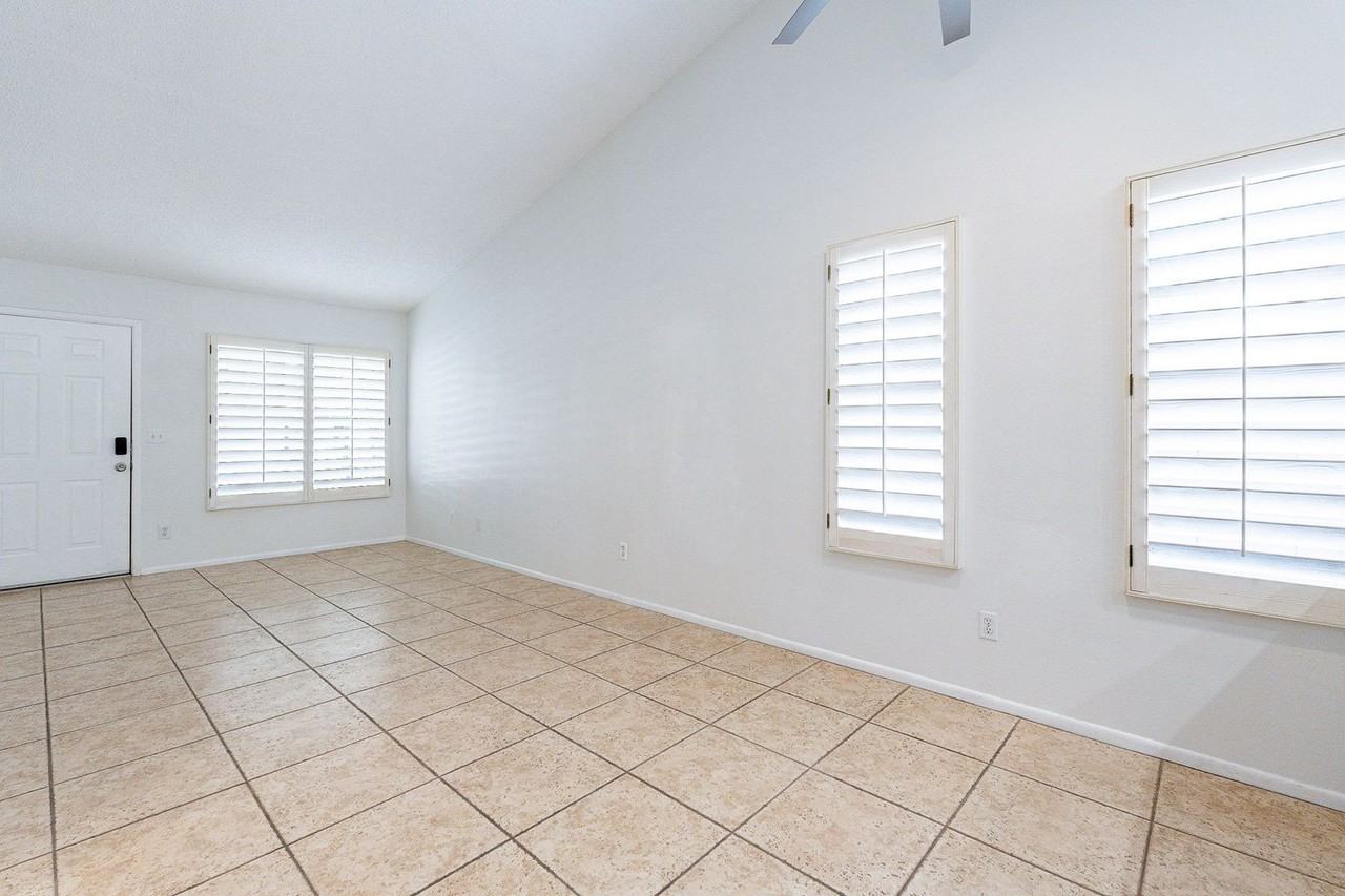 3316 E Crescent Ave - Photo 6 of 25