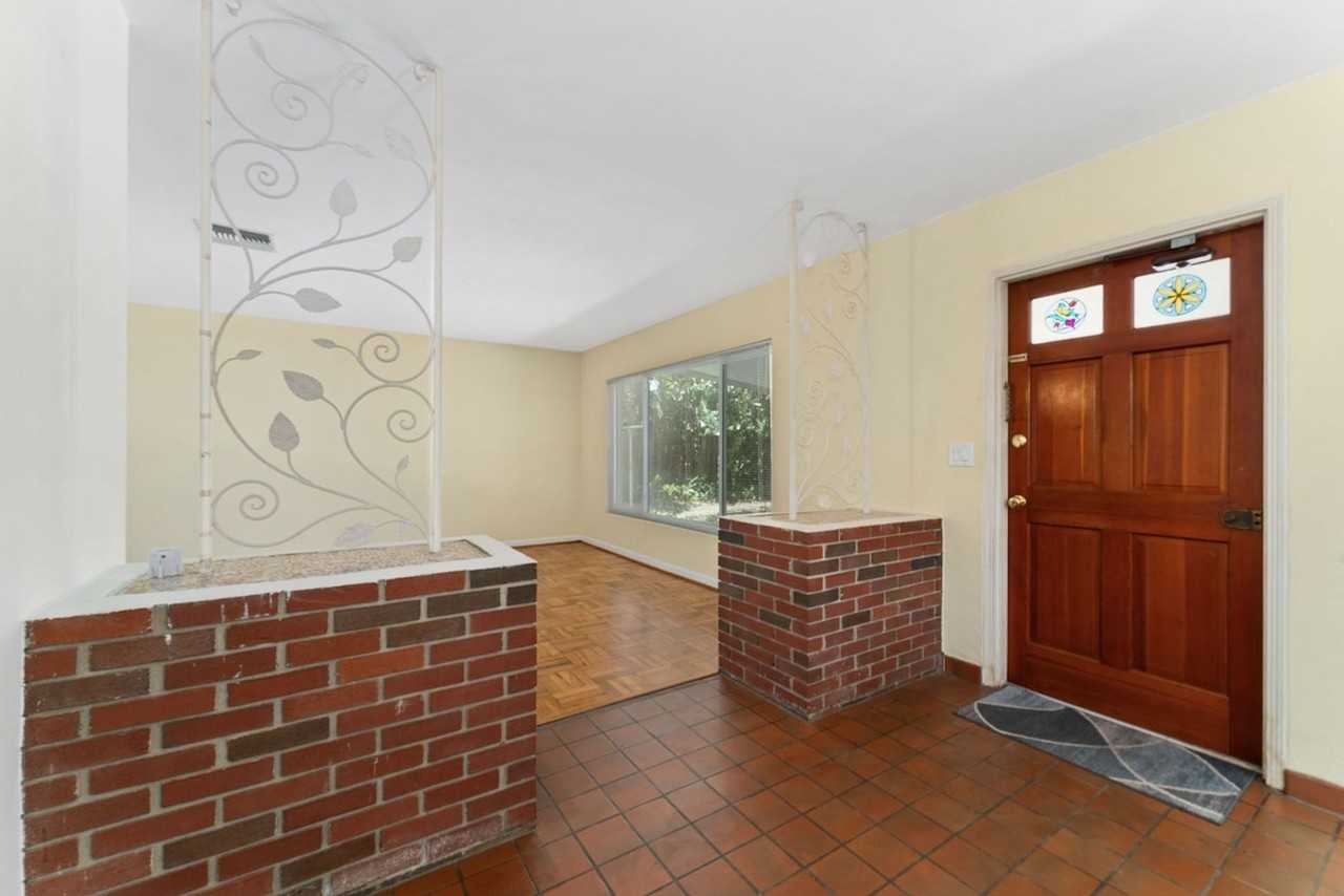 535 N Hampton Ave - Photo 2 of 29