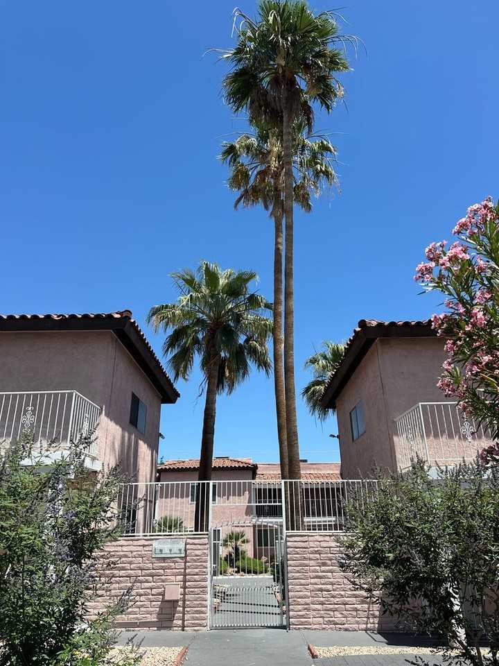 2274 E Desert Inn Rd - Photo 2 of 50