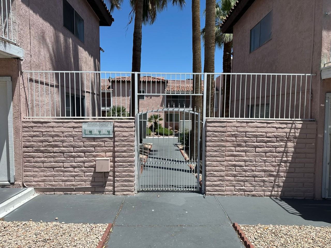 2274 E Desert Inn Rd - Photo 3 of 50