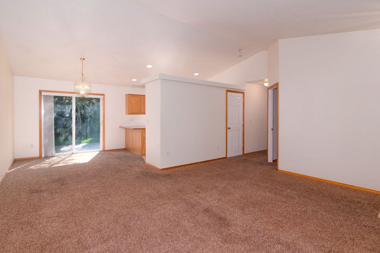 3122 Meadow Glen Ln - Photo 2 of 21