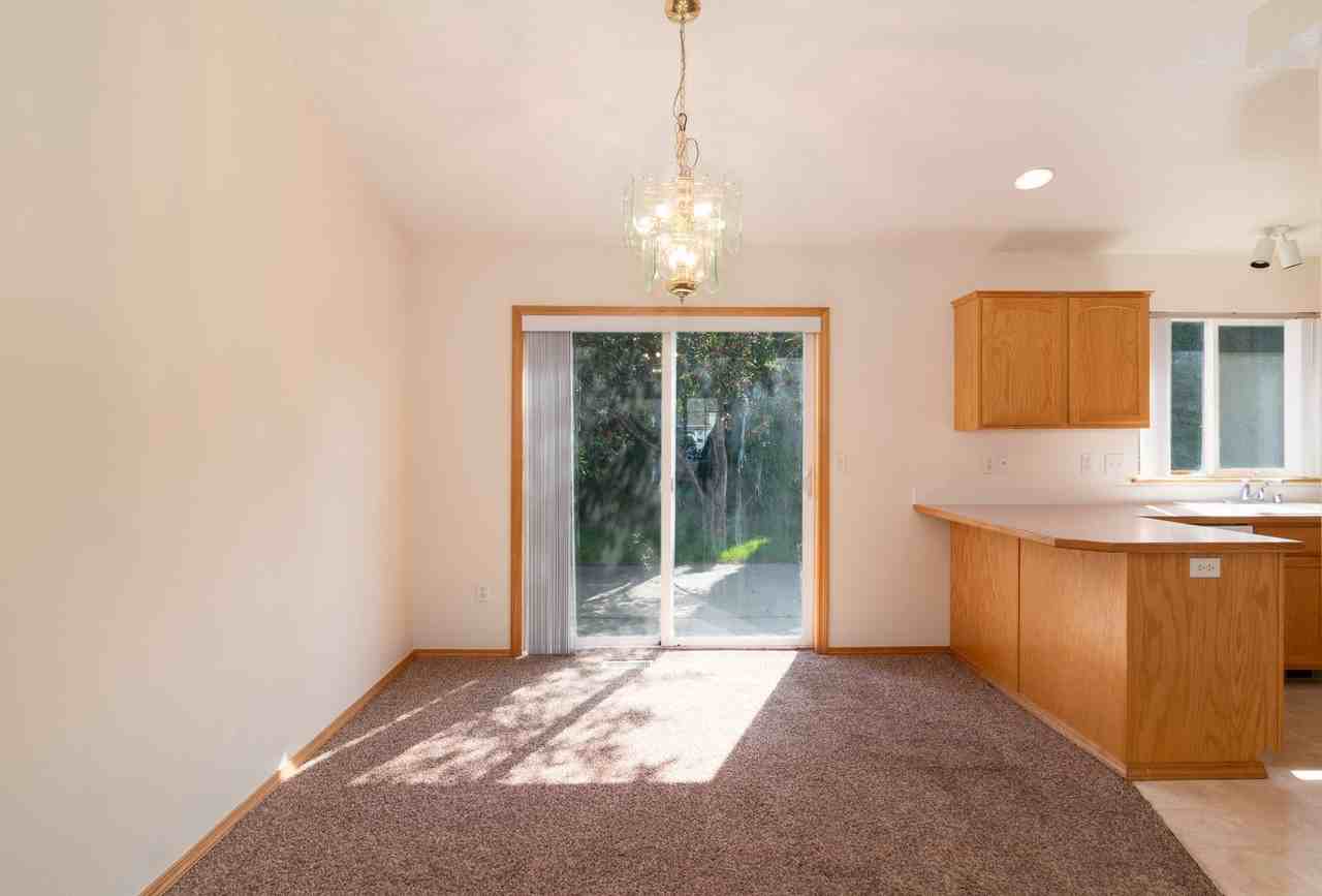 3122 Meadow Glen Ln - Photo 4 of 21