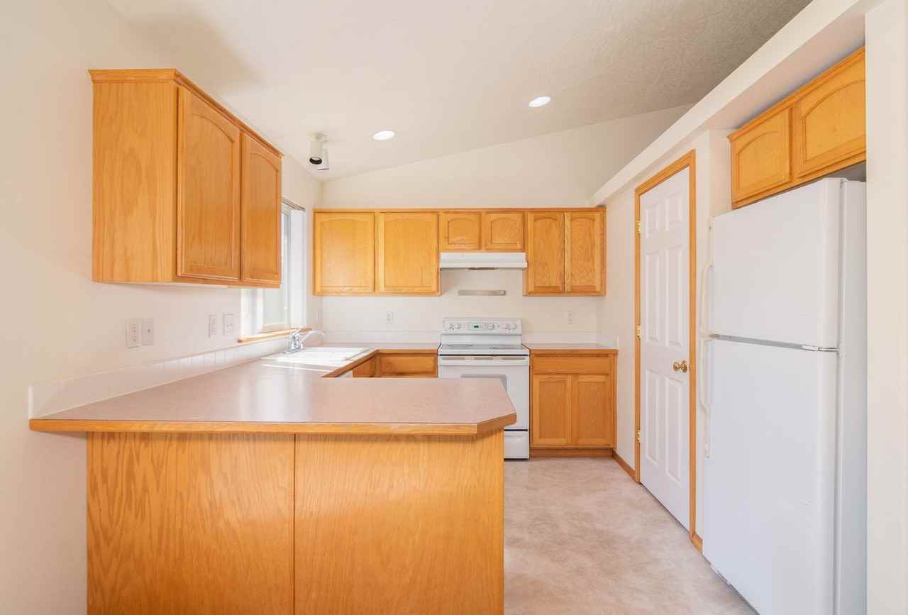 3122 Meadow Glen Ln - Photo 5 of 21