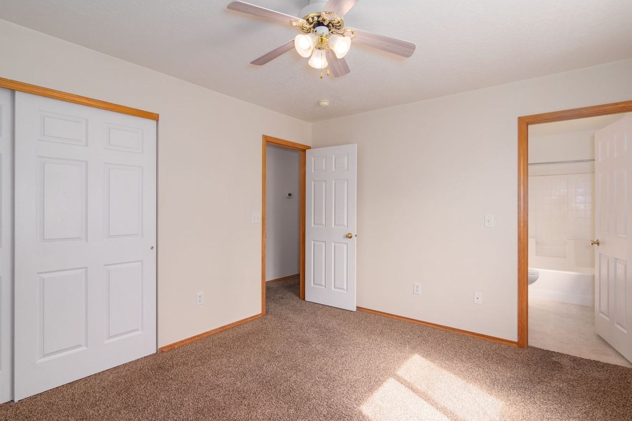 3122 Meadow Glen Ln - Photo 6 of 21
