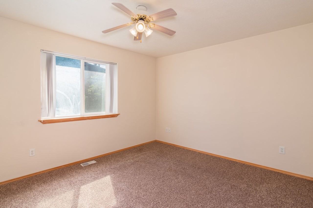 3122 Meadow Glen Ln - Photo 7 of 21