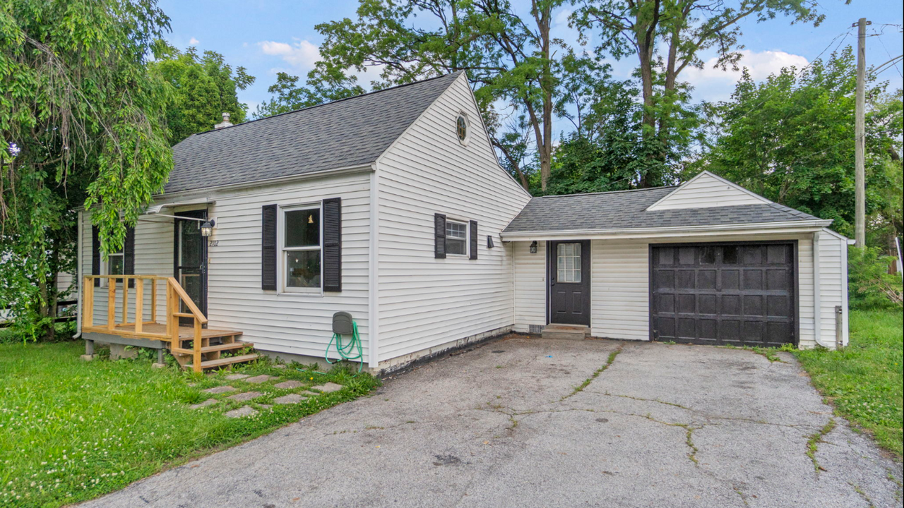 2102 Covington Rd - Photo 2 of 21