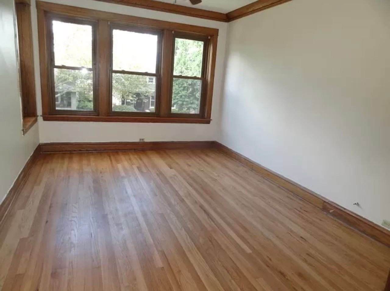 Portage Park apartment! 2 Bedroom with large yard! - Photo 2 of 8