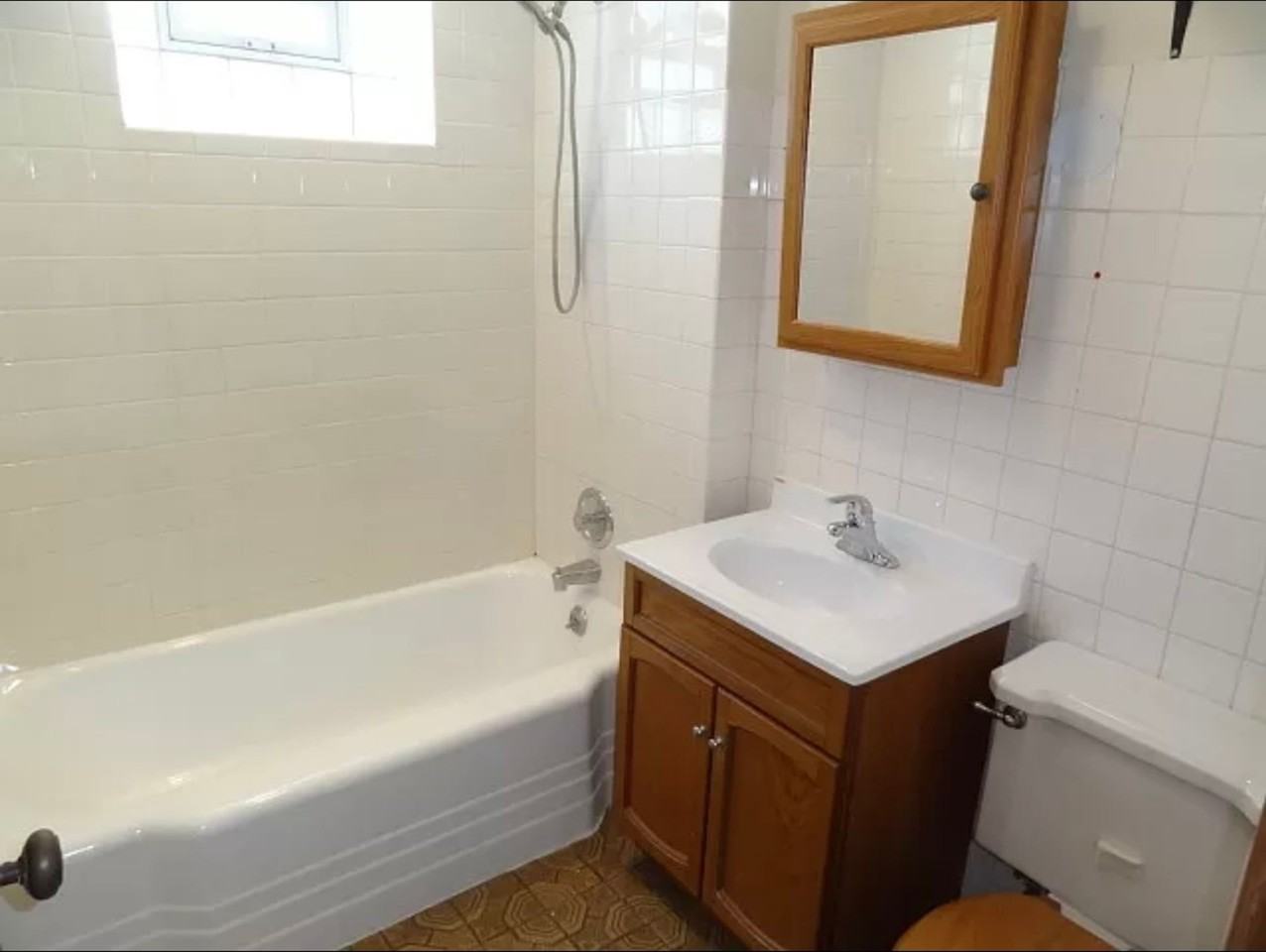 Portage Park apartment! 2 Bedroom with large yard! - Photo 5 of 8
