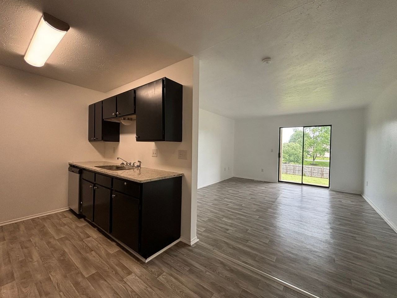 709 Brett Cir - Photo 2 of 12