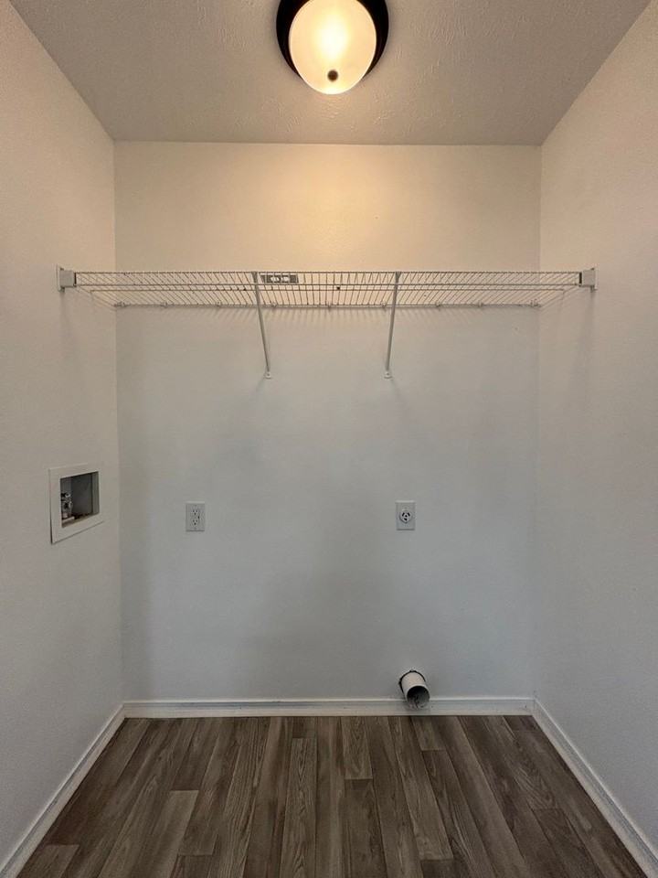 709 Brett Cir - Photo 3 of 12