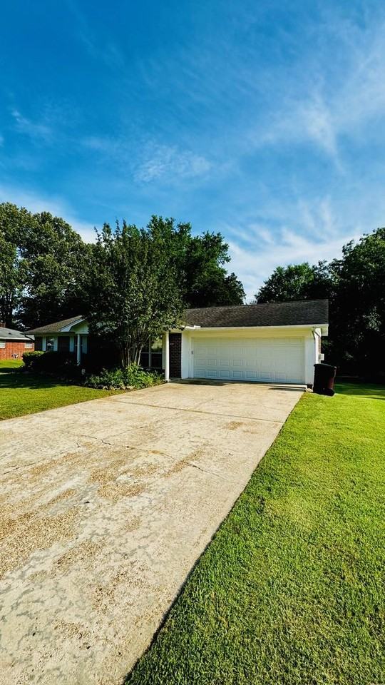 1517 Leighton Dr - Photo 3 of 30