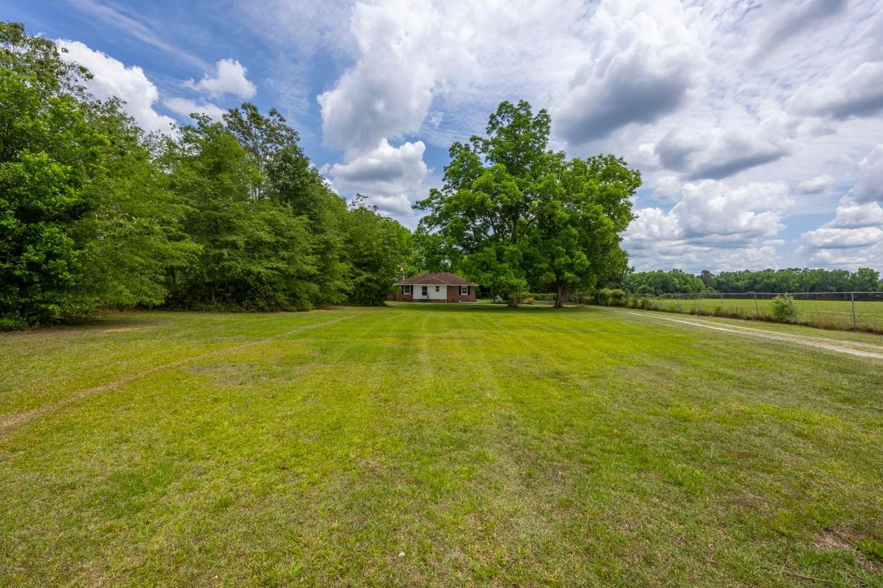 4725 Bamberg Rd - Photo 2 of 36