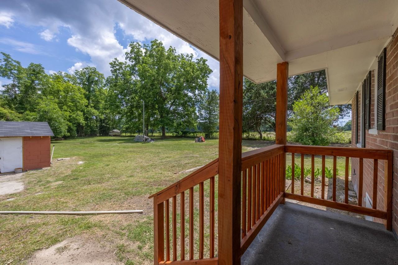 4725 Bamberg Rd - Photo 3 of 36