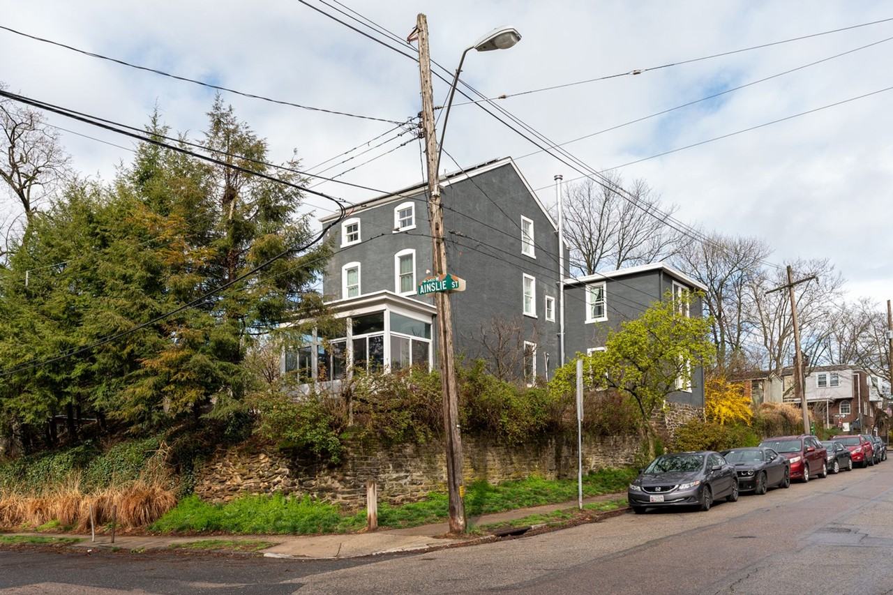 3401 Ainslie St - Photo 3 of 50
