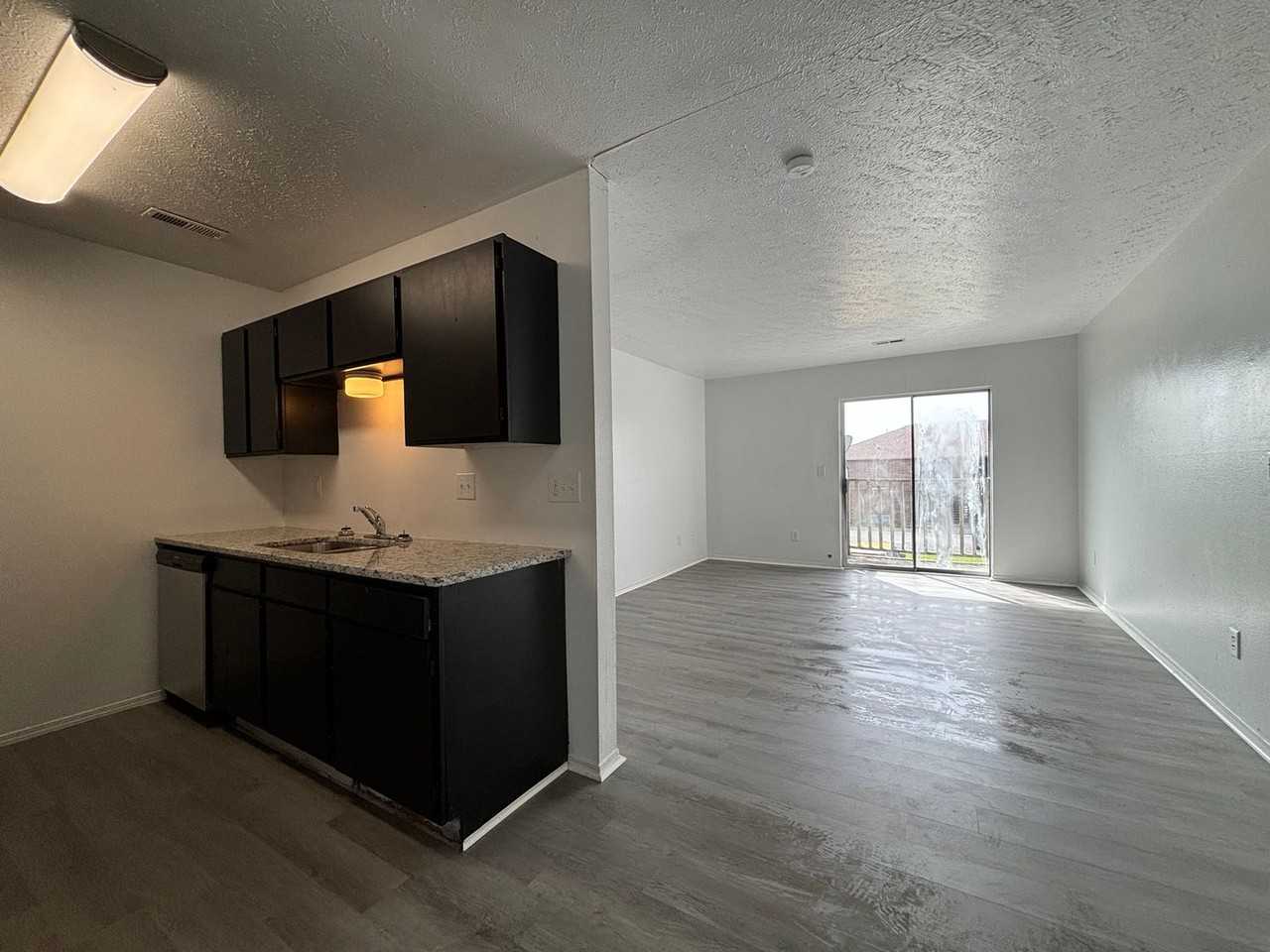 729 Brett Cir - Photo 3 of 14