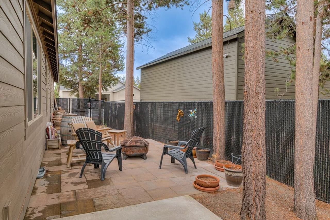 51864 Fordham Dr - Photo 2 of 12