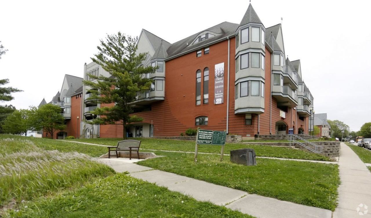 1806 S Cottage Grove Ave - Photo 2 of 49