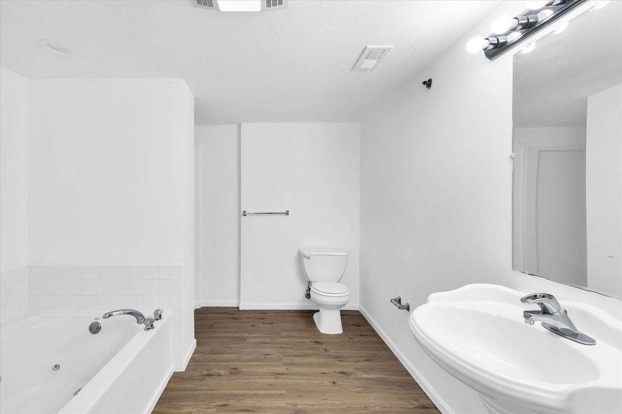 1806 S Cottage Grove Ave - Photo 6 of 49