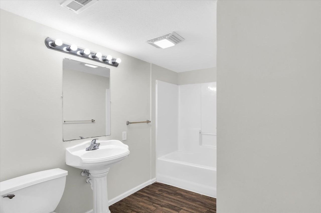 1806 S Cottage Grove Ave - Photo 6 of 24