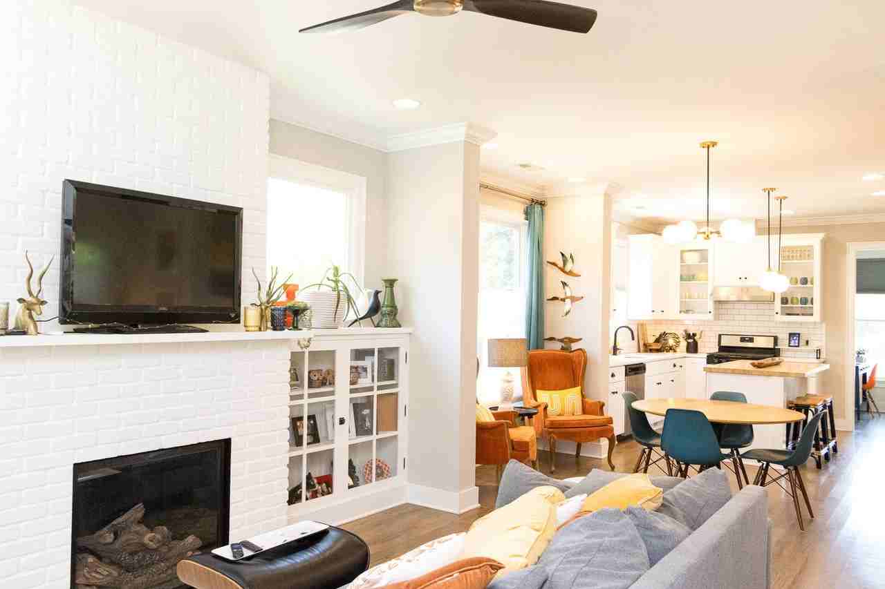 1612 W 55th St - Photo 3 of 21