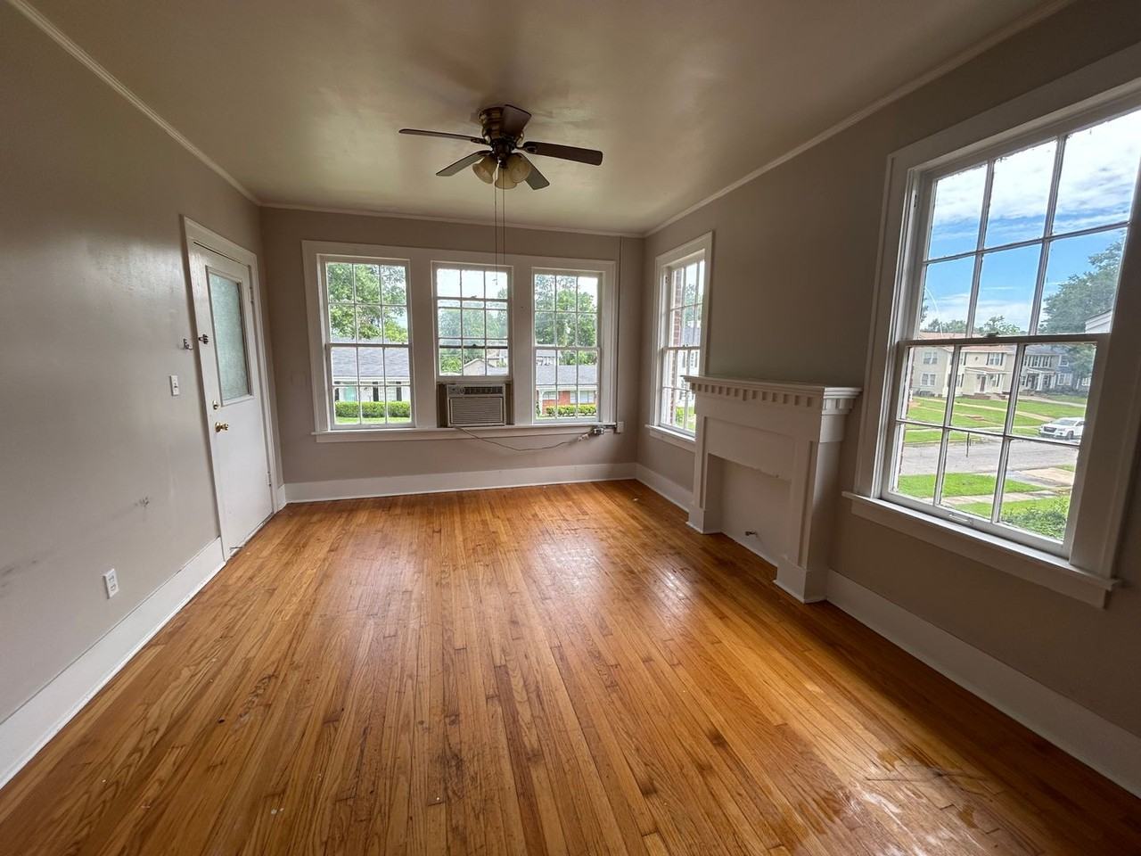 743 Ratcliff St - Photo 2 of 8