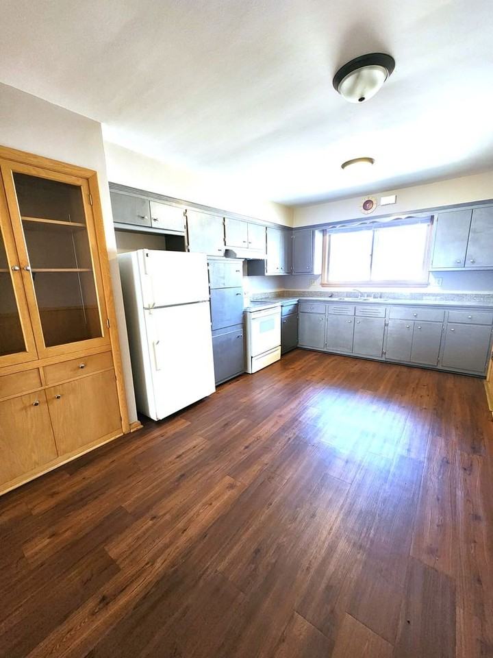 4206 N 92nd St - Photo 2 of 13