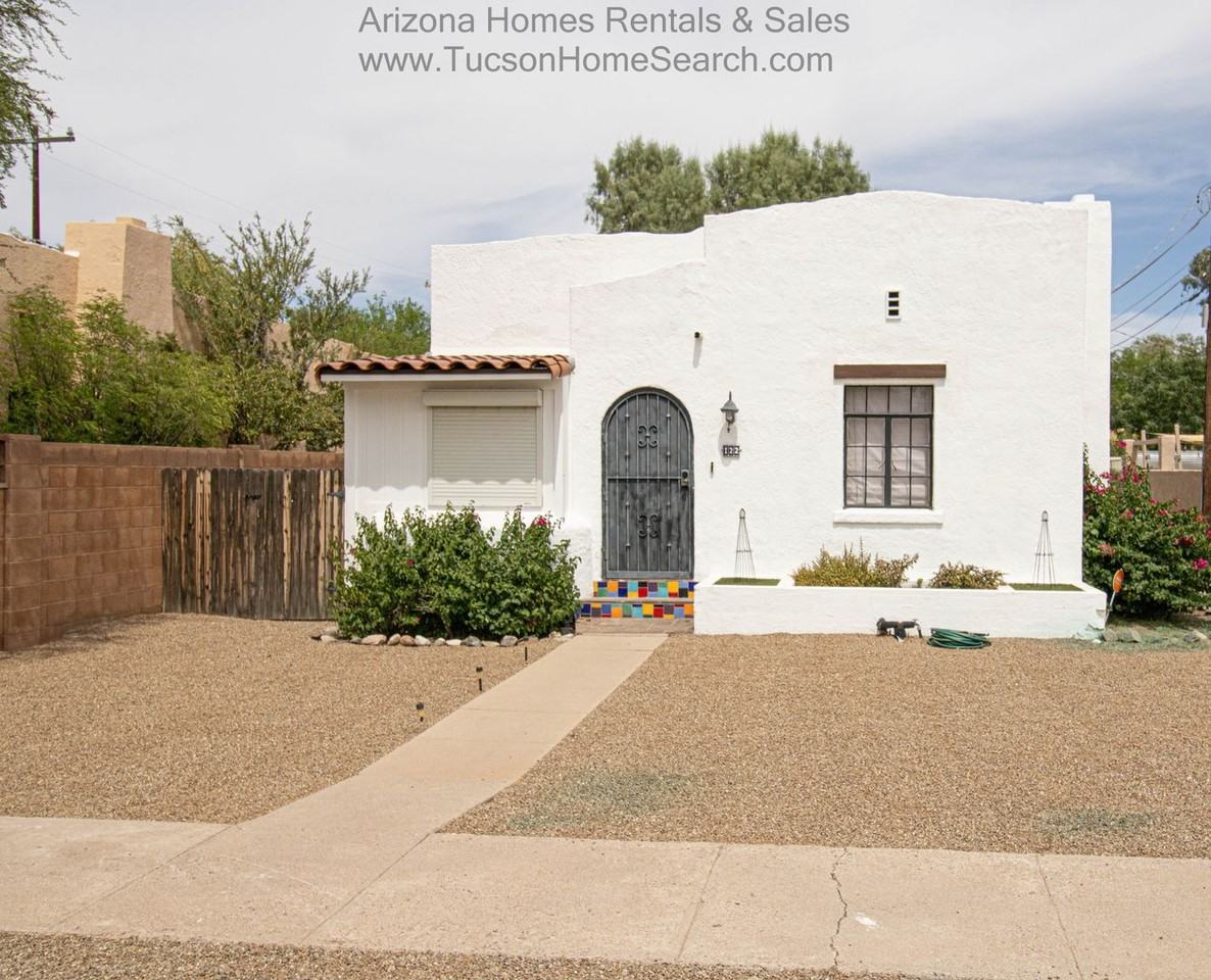 122 N Martin Ave, Tucson, AZ 85719 3 Bedroom House for 1,900/month