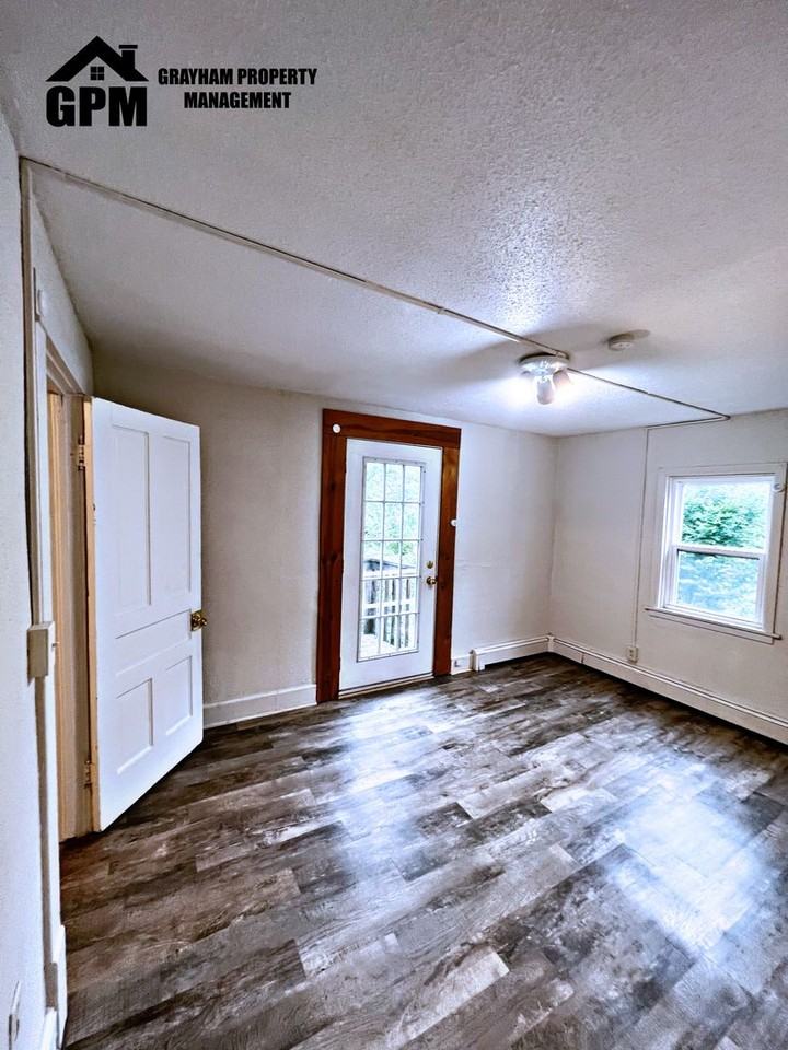 1570 E Madison Apartments in North Side Hill, Eau Claire, WI 54703 Zumper