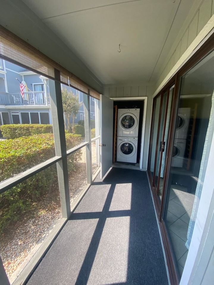 1880 Colony Dr - Photo 2 of 11