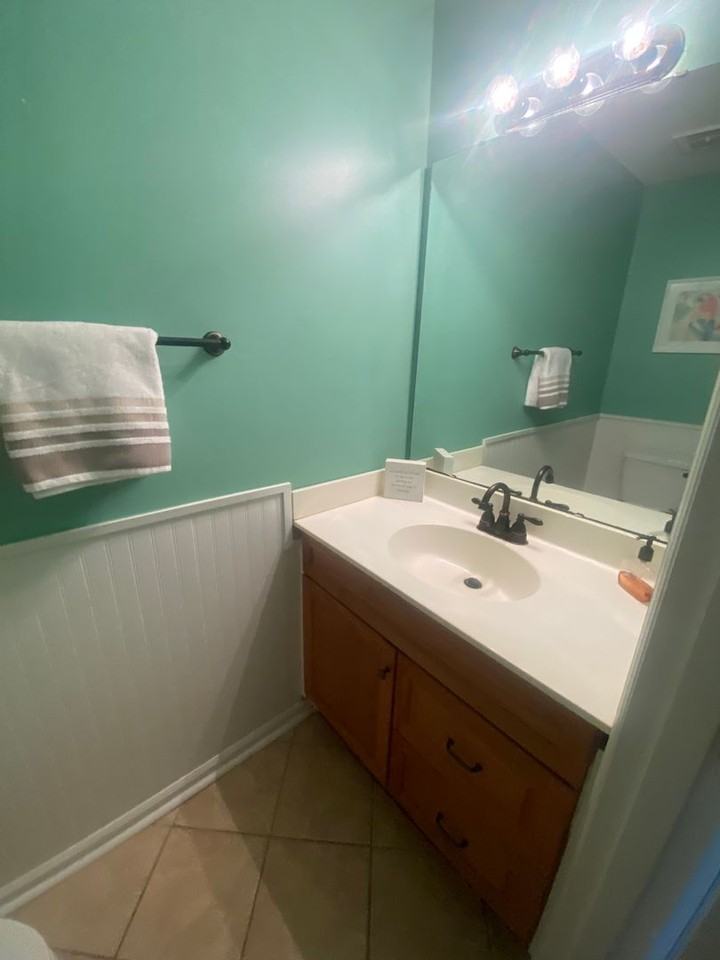 1880 Colony Dr - Photo 5 of 11