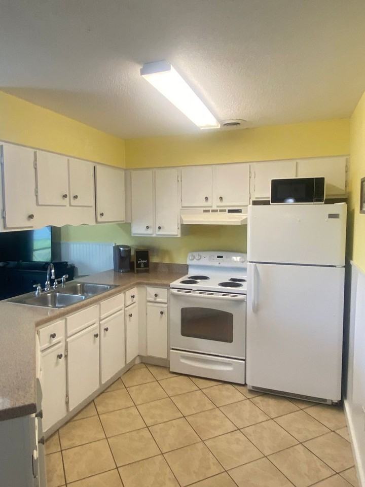 1880 Colony Dr - Photo 7 of 11