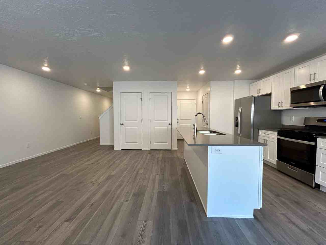 522 S Rockwell Ln #1101 - Photo 5 of 22