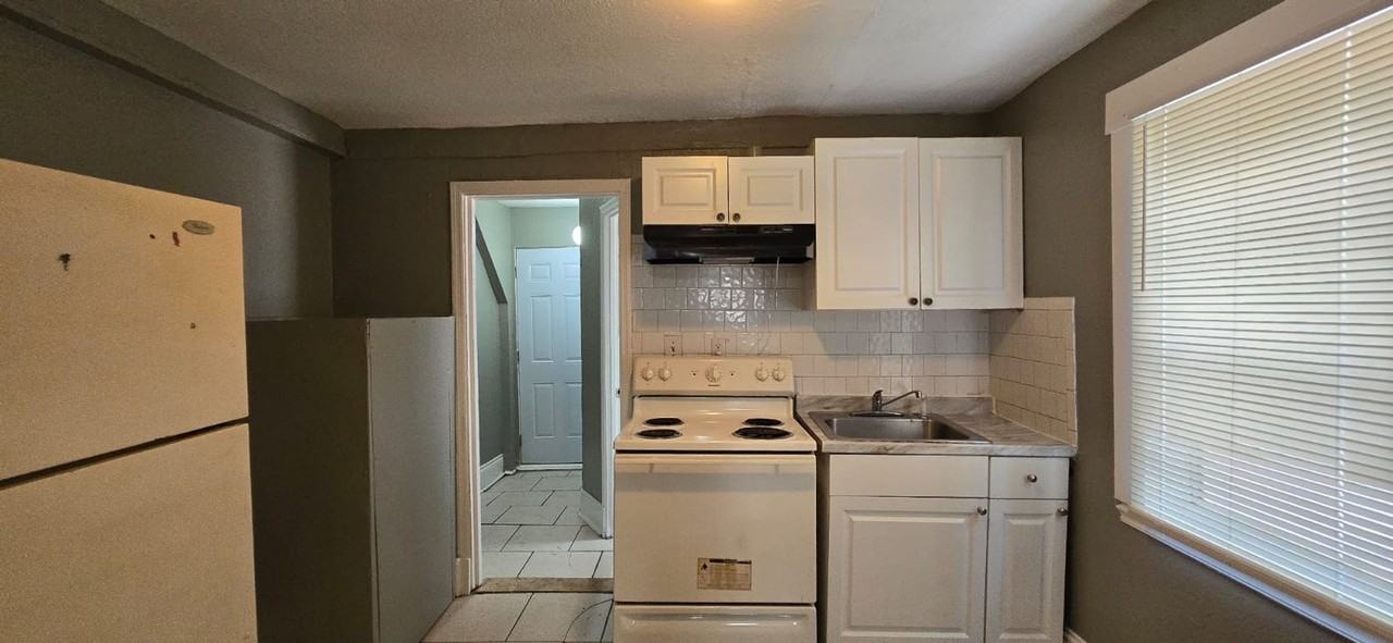 3620 N. Potter St - Photo 2 of 5