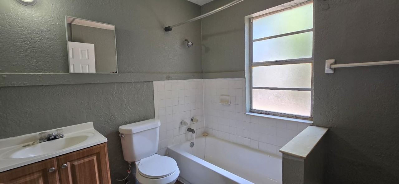 3620 N. Potter St - Photo 3 of 5